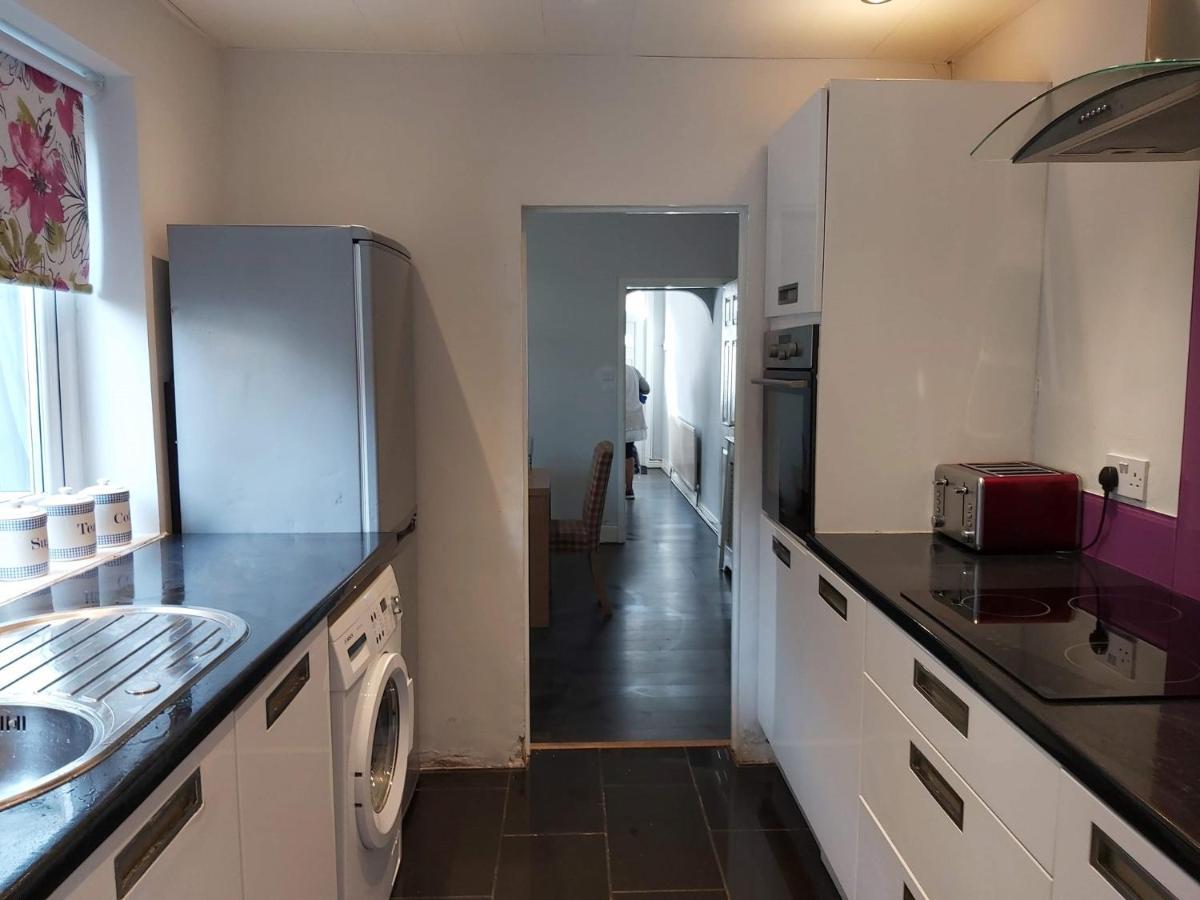 Pearson House - Huku Kwetu 3 Bedroom End Of Terrance House - Family And Business Group Self Catering Accommodation -Huku Kwetu 노팅엄 외부 사진