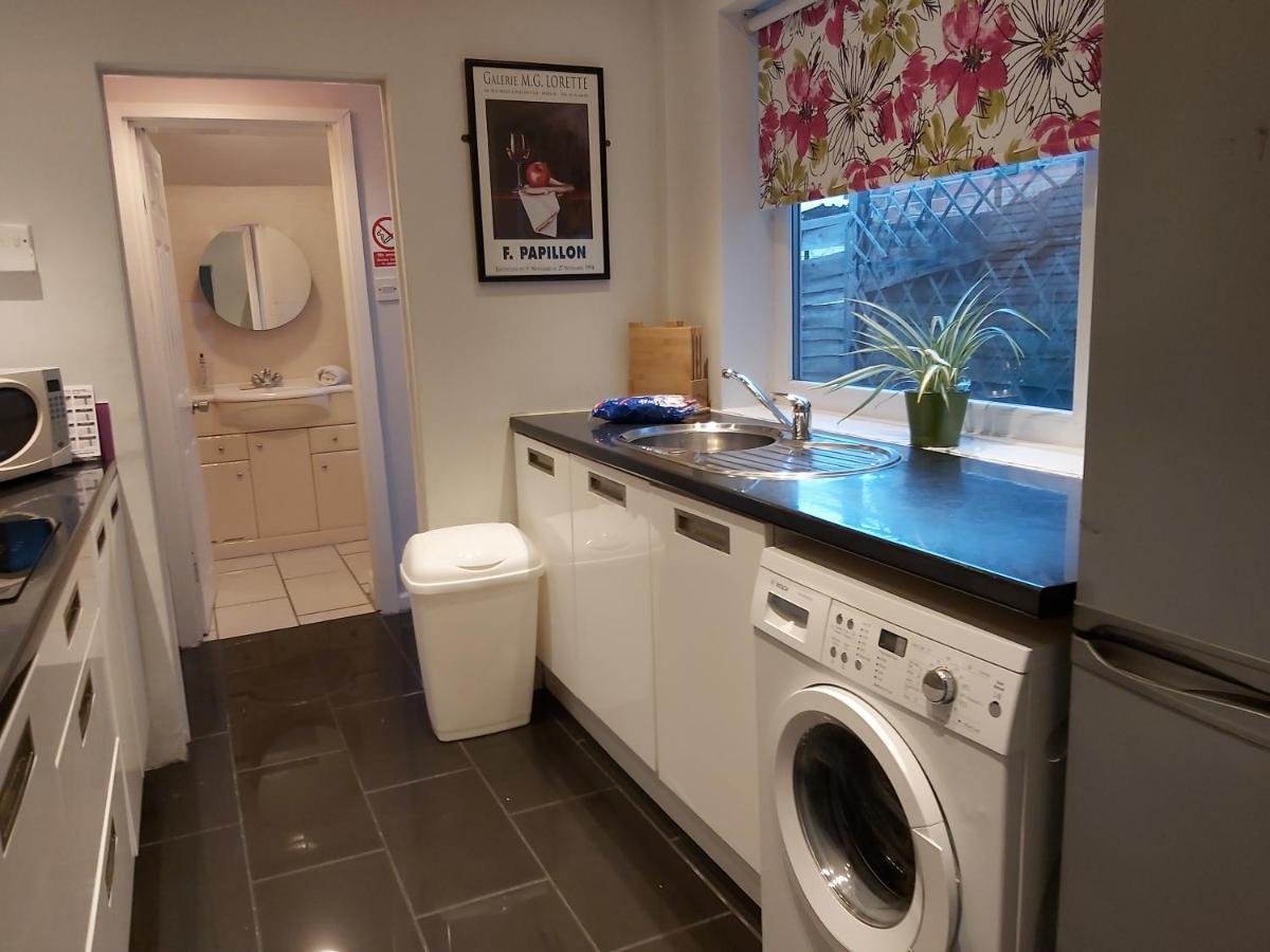 Pearson House - Huku Kwetu 3 Bedroom End Of Terrance House - Family And Business Group Self Catering Accommodation -Huku Kwetu 노팅엄 외부 사진