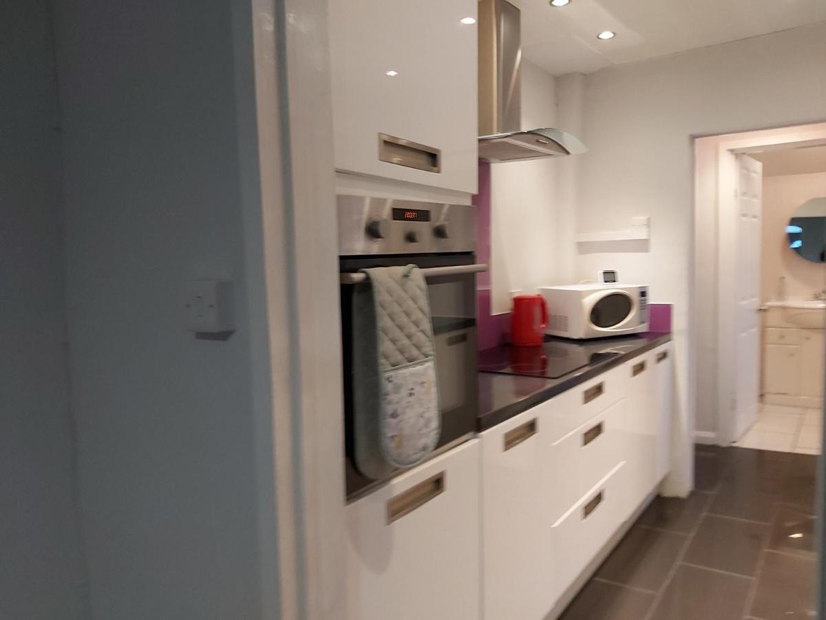 Pearson House - Huku Kwetu 3 Bedroom End Of Terrance House - Family And Business Group Self Catering Accommodation -Huku Kwetu 노팅엄 외부 사진