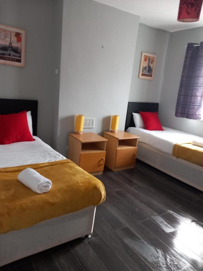 Pearson House - Huku Kwetu 3 Bedroom End Of Terrance House - Family And Business Group Self Catering Accommodation -Huku Kwetu 노팅엄 외부 사진