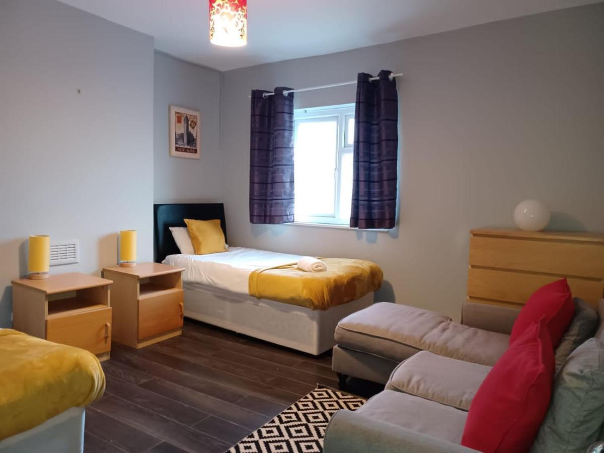 Pearson House - Huku Kwetu 3 Bedroom End Of Terrance House - Family And Business Group Self Catering Accommodation -Huku Kwetu 노팅엄 외부 사진